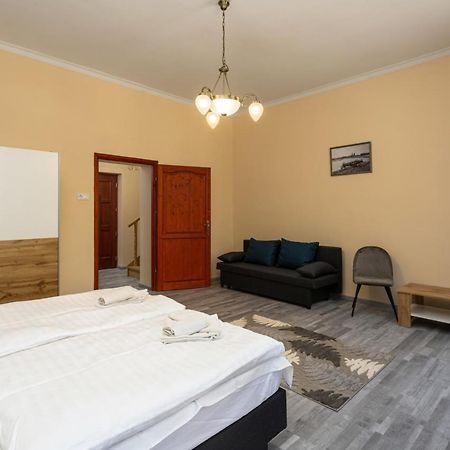 Illes Hotel Szeged Exterior foto
