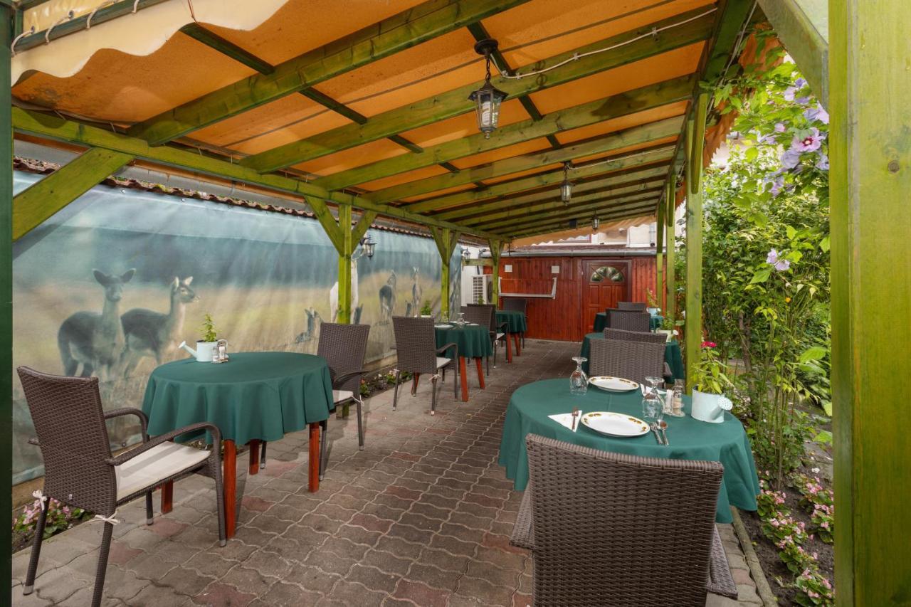 Illes Hotel Szeged Exterior foto