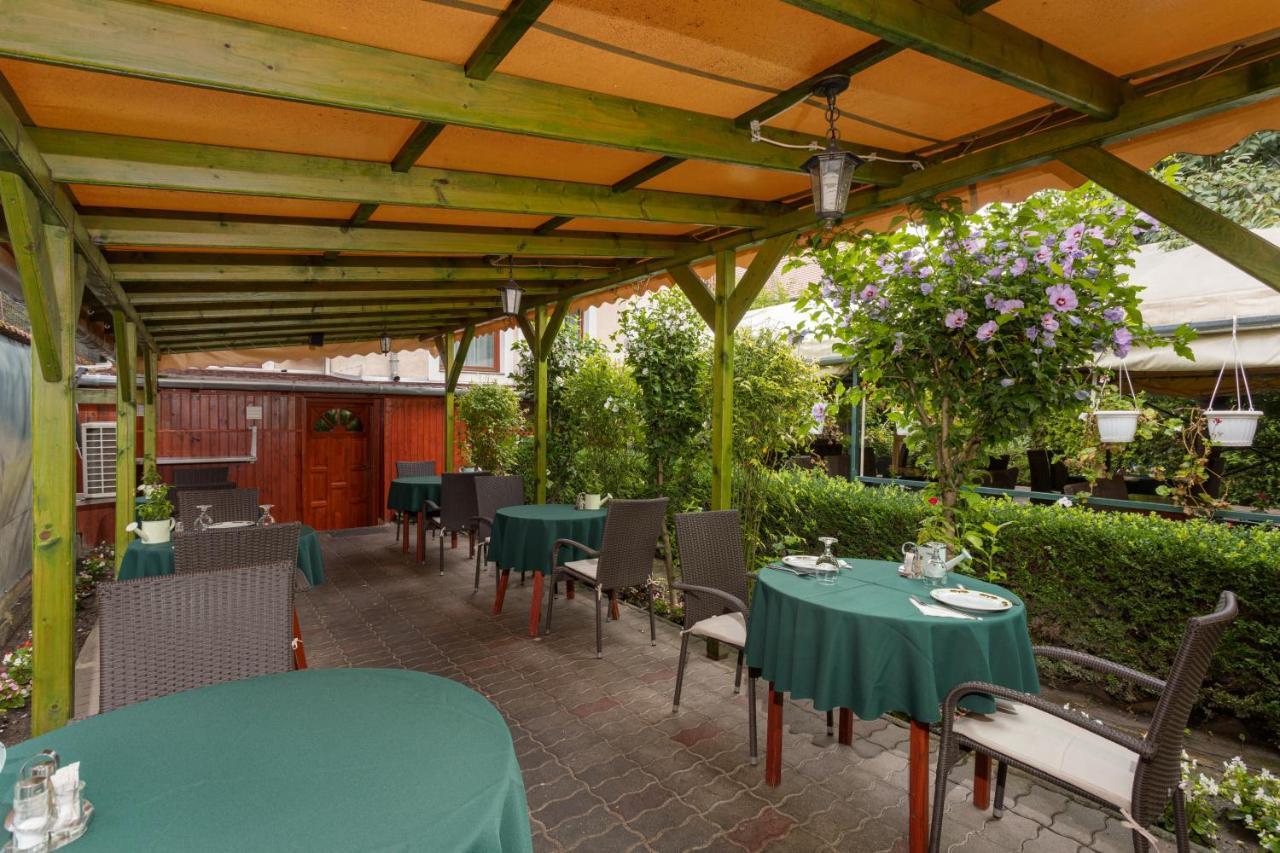 Illes Hotel Szeged Exterior foto