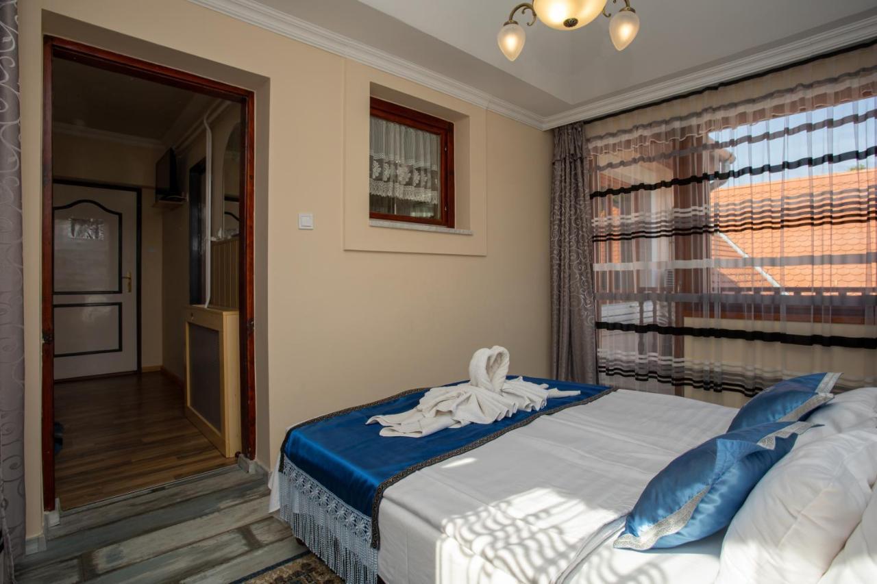 Illes Hotel Szeged Exterior foto