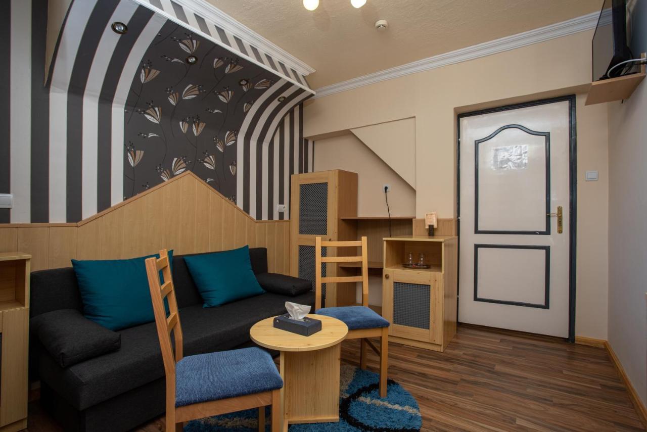 Illes Hotel Szeged Exterior foto