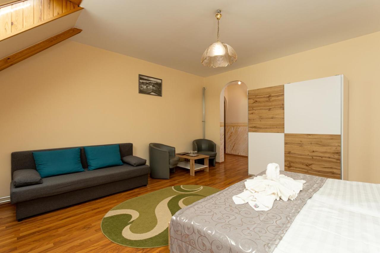 Illes Hotel Szeged Exterior foto