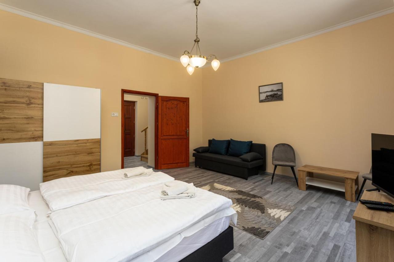 Illes Hotel Szeged Exterior foto